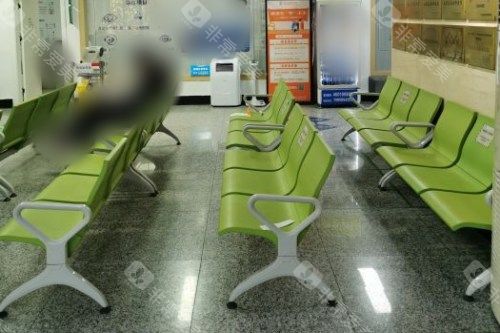 南京东南眼科医院候诊区