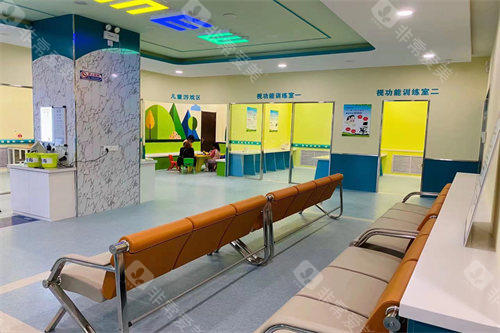 阳泉爱维视眼科医院候诊区