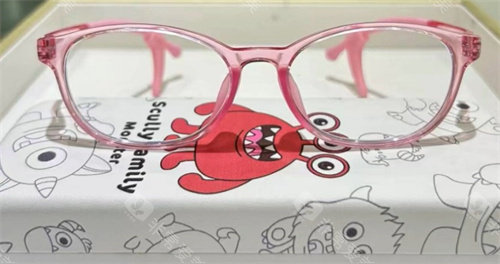儿童近视眼镜
