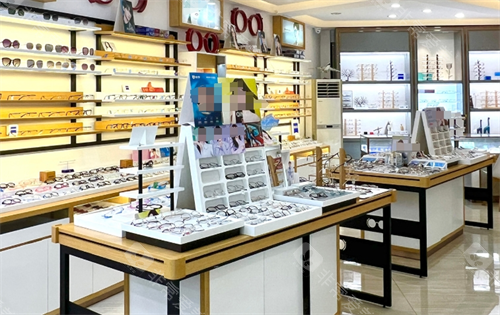 海口国爱近视医院配镜区