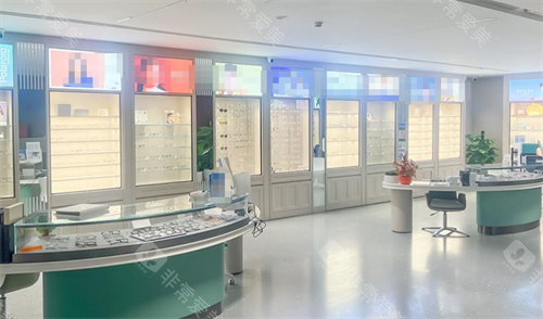 深圳普瑞眼科星耀店配镜区