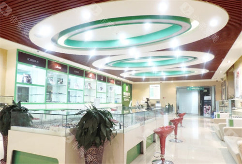 乌鲁木齐普瑞眼科医院高新院区在哪？地址长沙路666号+电话400-960，医生团队+特色项目指南！