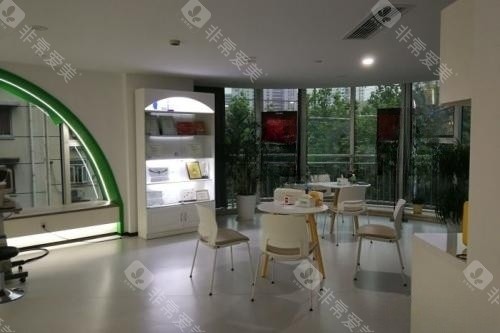 上海新视界眼科医院怎么样？覆盖全年龄段眼病，飞秒手术1.5万起+沪语客服+术后随访，实力拆解