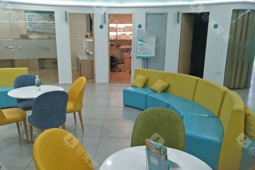 长沙目宁眼科医院休息室