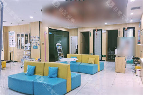 长沙目宁眼科贺龙分院休息候诊区