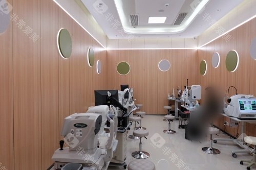 杭州飞秒秒眼科医院检查室