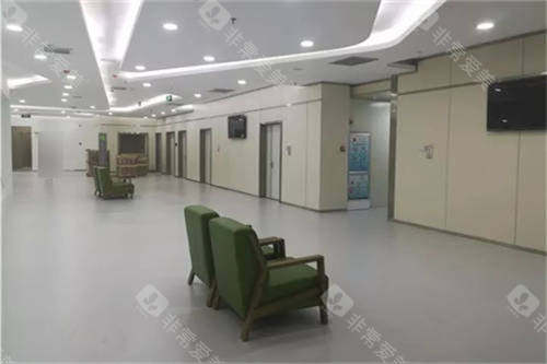 郑州奥弗克眼科休息候诊区环境