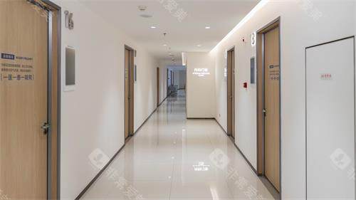 重庆爱尔眼科医院走廊