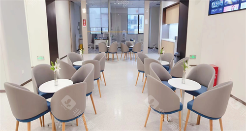 南昌爱尔眼科医院等待区