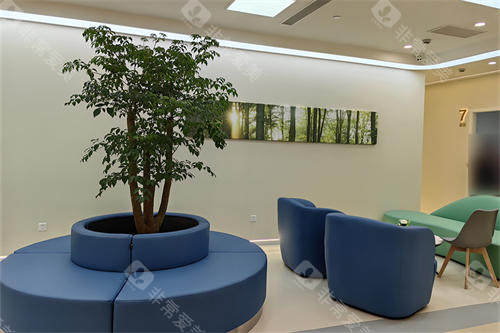 上海柠盟眼科门诊部候诊区