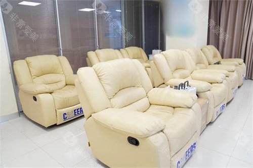 广州番禺区眼科哪家好？爱尔彭蔚医师_执业资质齐全_眼健康服务全覆盖！