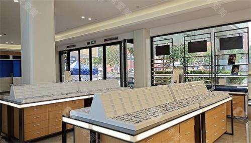 广州爱尔眼科医院配镜区