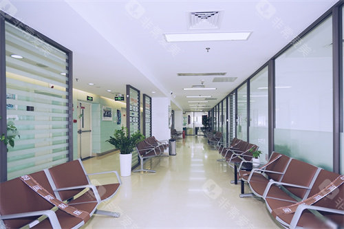 北京茗视光眼科崇文门店走廊环境