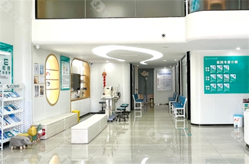 人工虹膜植入手术哪里能做？海口国爱眼科可做，配合飞秒激光精细度高