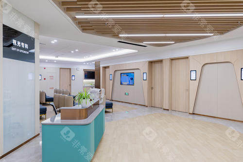 上海新视界眼科医院哪个医生好？荣翱 (白内障)、于妍娉 (全飞秒)、田小波 (斜视)