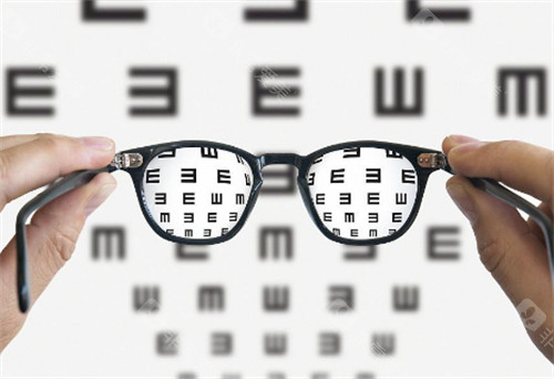 重庆老花眼手术哪家好？华厦渝州眼科老视激光16800元起方案真不错!