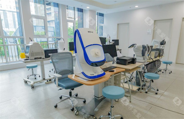 西宁爱尔眼科医院飞秒手术多少钱？半飞秒、全飞秒价格大揭秘，助你清晰了解手术成本