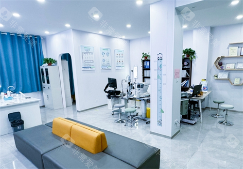 滕州启明眼科医院近视眼手术好不好？全飞秒+ICL技术/是滕州正规眼科！